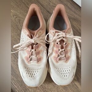 Hoka Kawana size 8.5